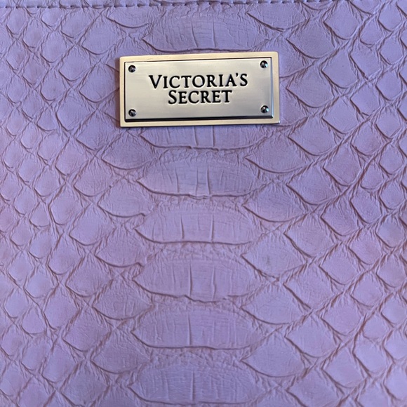 Victoria’s Secret Pink Wristlet Faux Leather/Gator Print - Picture 3 of 8